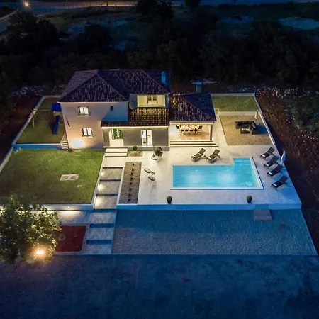 Lumi Villa